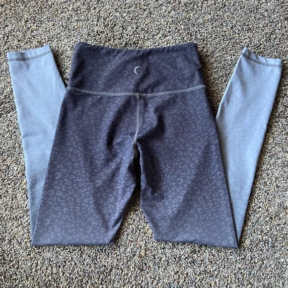 Zyia active grey leopard ombré leggings - Picture 2 of 3